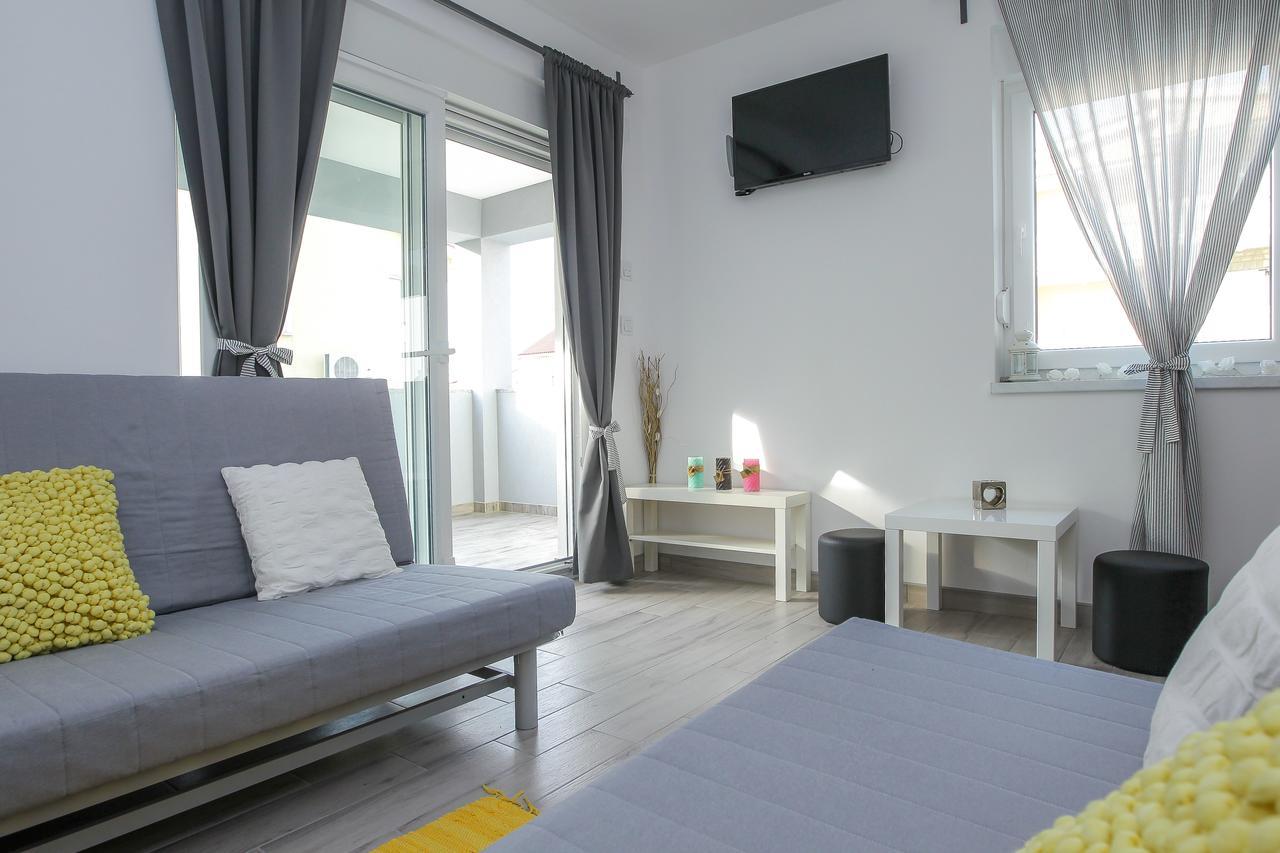 Privilege Pool Apartment Novalja