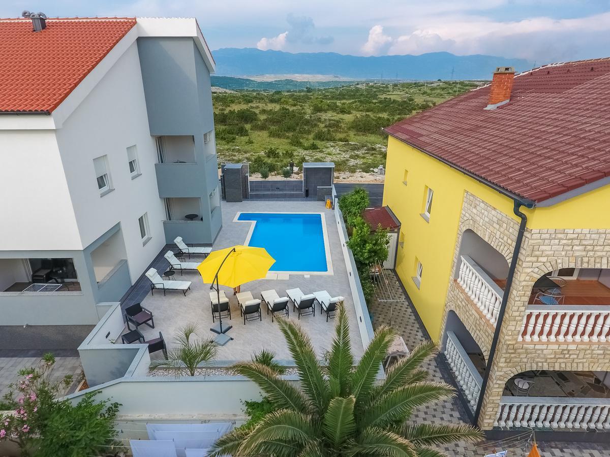 Privilege Pool Apartment Novalja