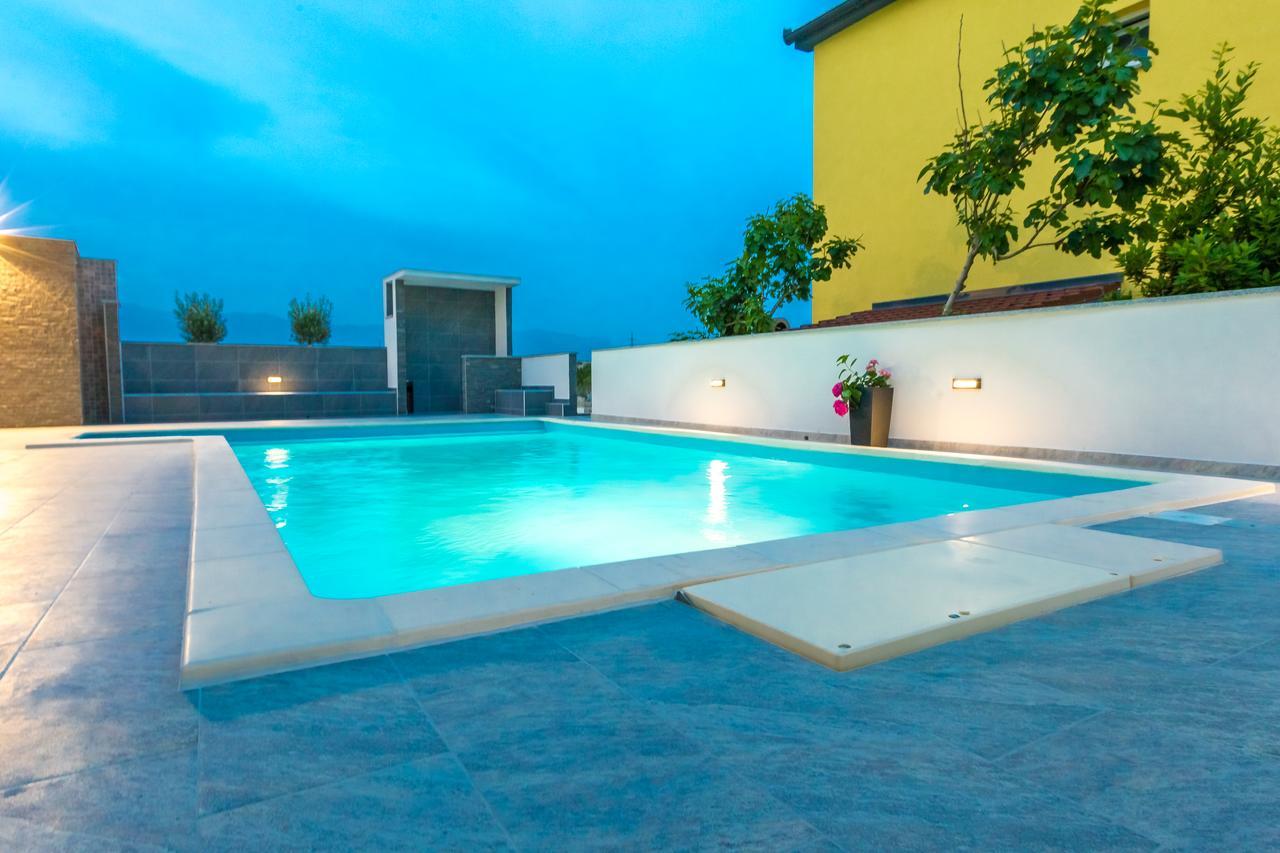 Privilege Pool Apartment Novalja
